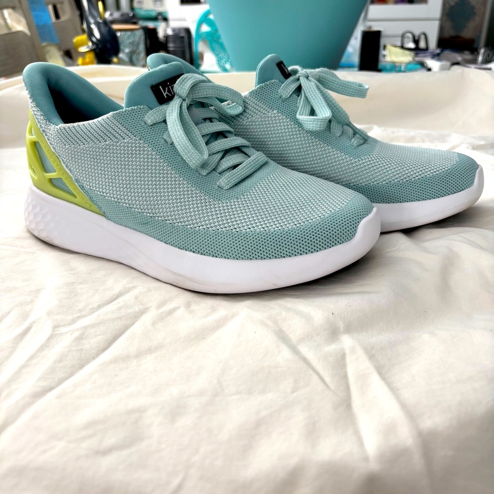 Kizik Women's Mint Green Sneakers Size 7.5 Wide - Picture 12 of 12